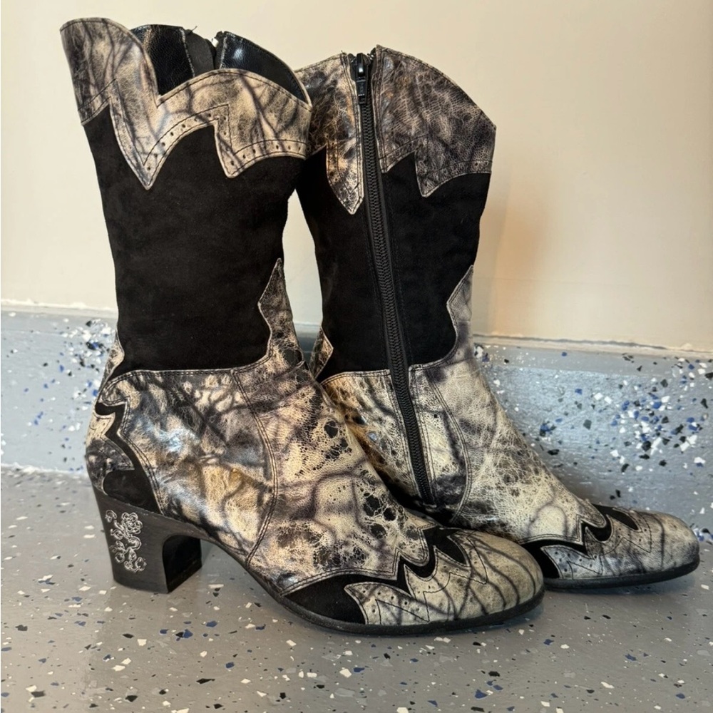 ADAMI Winter Cowboy Style Boots. Leather With Velvet Applications, Fur, Size 36